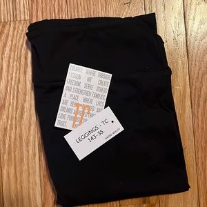 New NWT LuLaRoe Solid Black Leggings Size TC